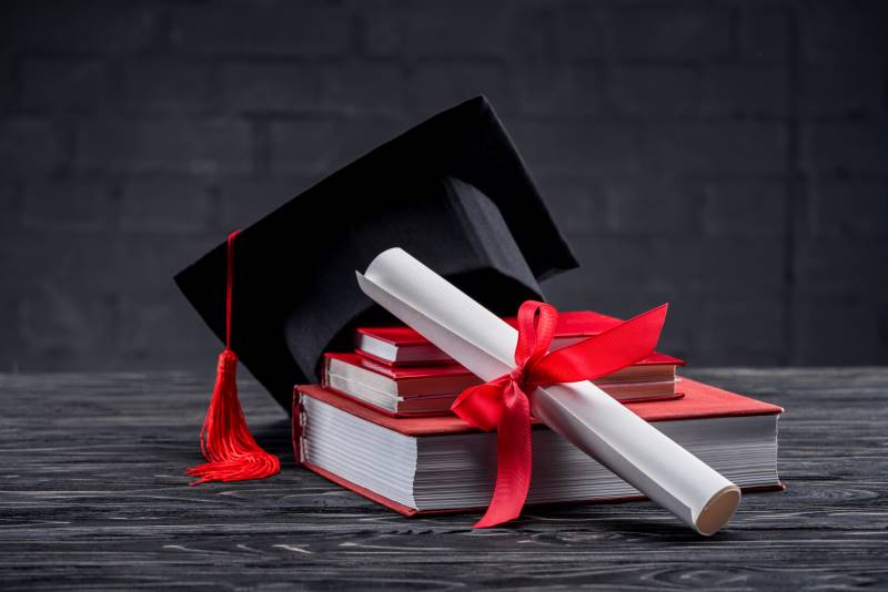 Scholarships in UAE for Masters & Bachelors Programs