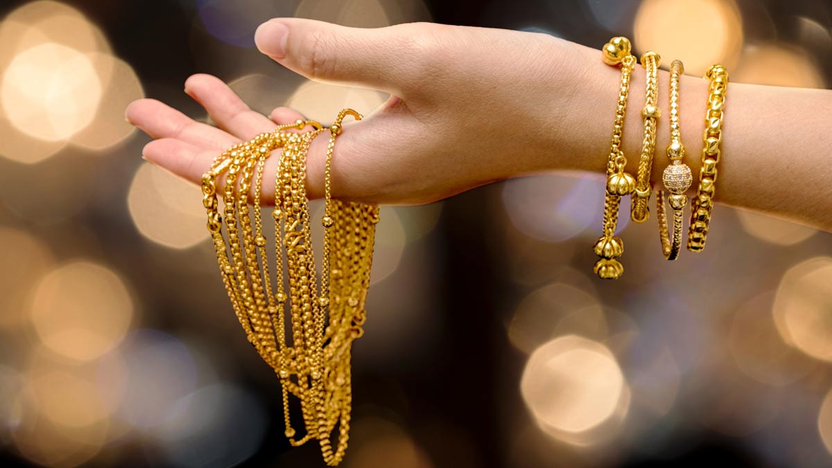 When is the best time to buy gold in Delhi?