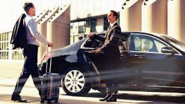 A Guide on How to Book an Airport Chauffeur in Dubai