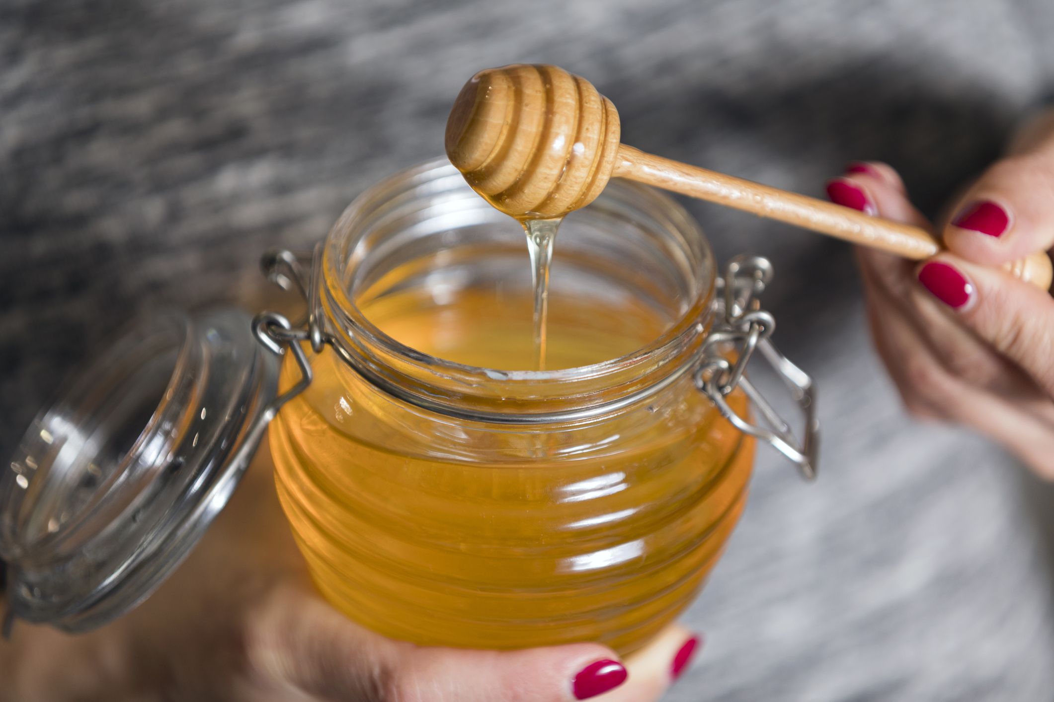 The Wonders of Manuka Honey: Nature’s Golden Elixir